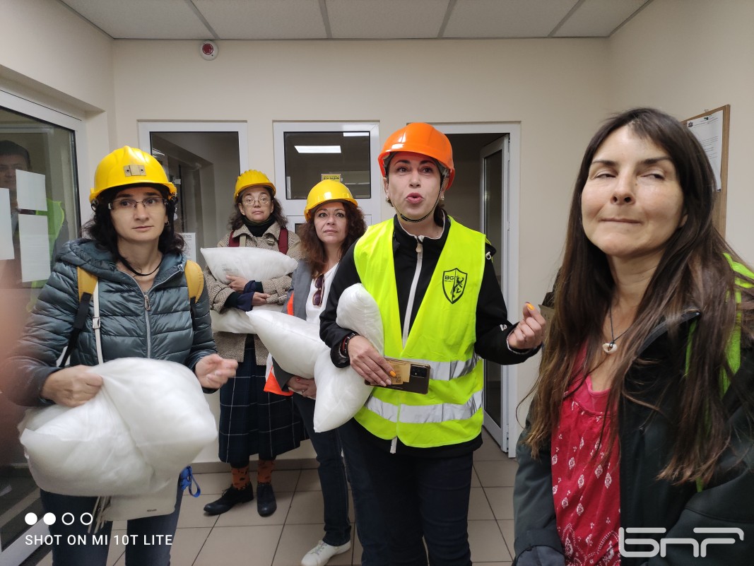 С възглавници и каски пред РДНСК: Поискаха спиране на проекта за ремонт на "Опълченска"
