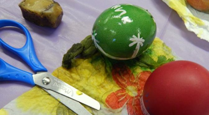 Български, украински и руски деца боядисваха яйца в Бургас