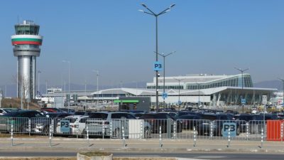 Повече от час без полети на летище София заради аварирал камион