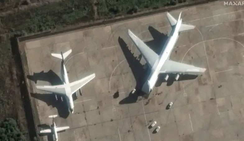 Русия изтегля военното си оборудване от база в Сирия, показват сателитни снимки