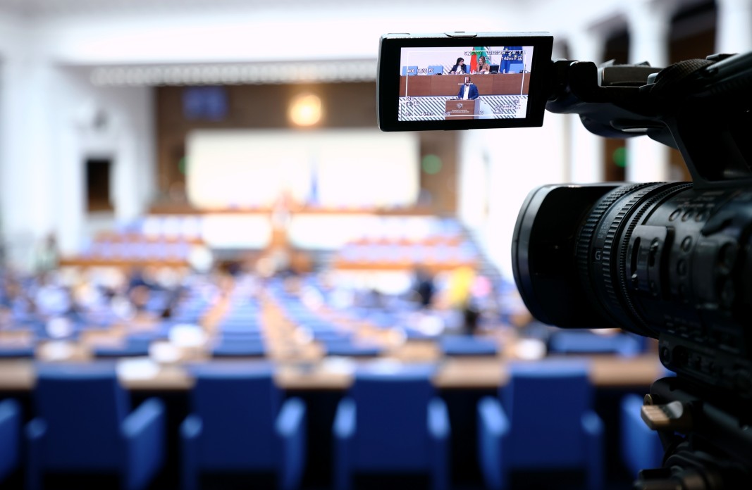 Парламентарният ден днес: Без кворум и с извинение към министри