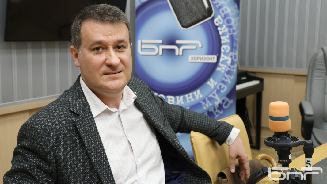 Доц. Милен Любенов: При нови избори с още по-ниска активност гласовете на Пеевски биха тежали повече