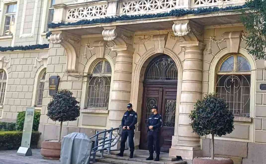 Жандармерия блокира входа на Община Пловдив