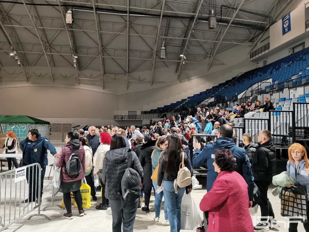 В Арена Бургас пристигат първите представители на секционните избирателни комисии /ОБНОВЕНА/