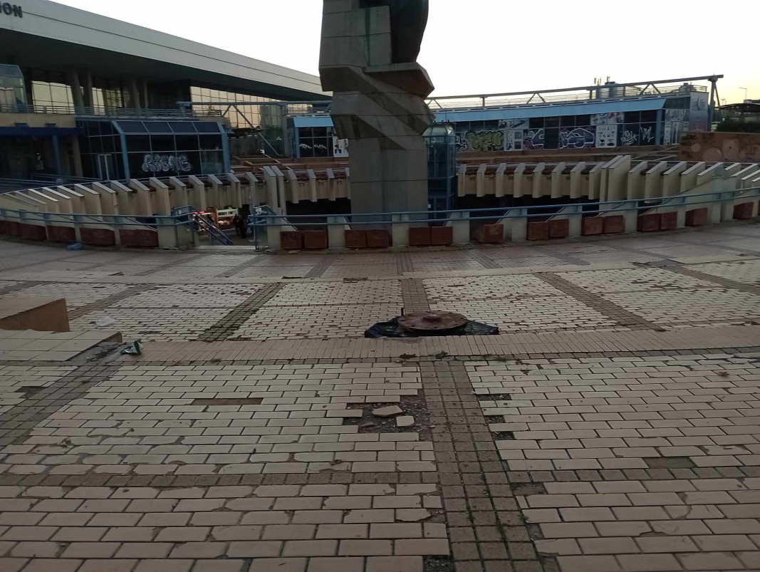 Започна освежаване на подлеза "Ротондата" пред Централна гара – София