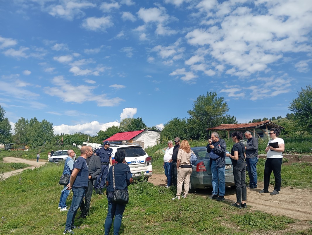 Описват незаконни постройки на язовир "Огоста" край Монтана