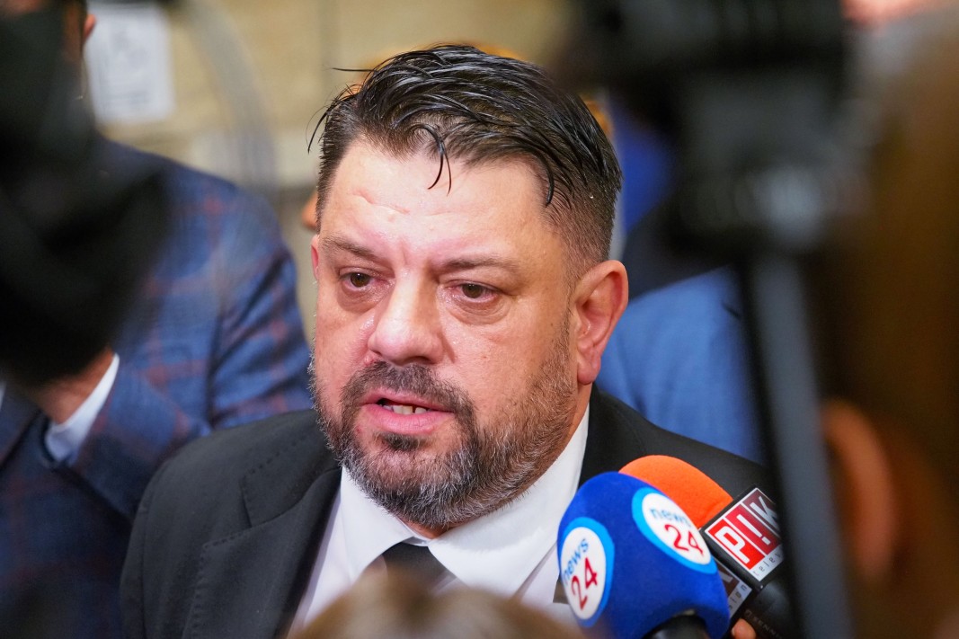 Зафиров внесе 9999 подписа за регистрацията на "БСП – Обединена левица"