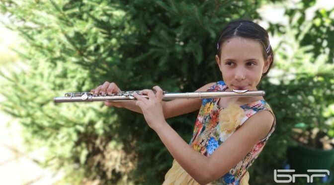 В края на ученическата ваканция:  Светлана и нейната флейта
