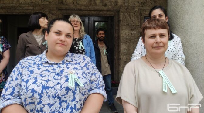 Библиотекари и читалищни дейци от старата столица на символичен протест