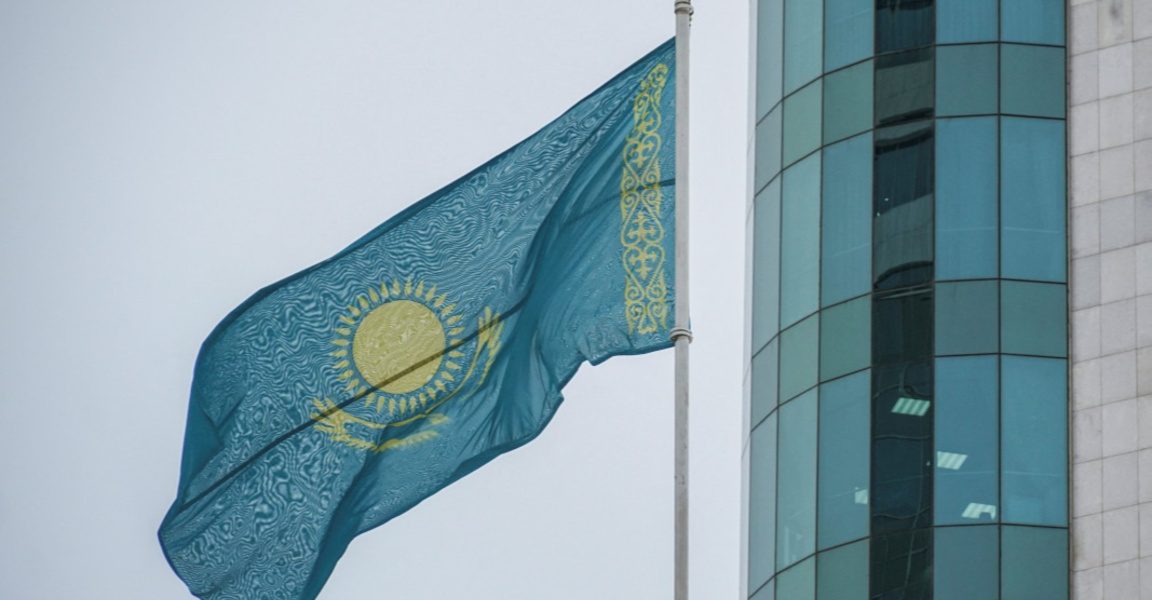 Проправителствената партия в Казахстан печели убедително изборите