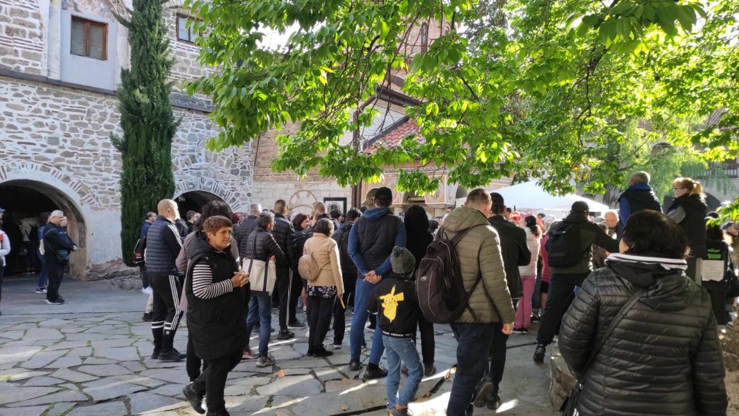 Литийно шествие от Бачковския манастир с иконата на Богородица ...