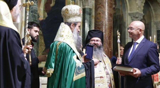 Патриарх Даниил отслужи молебен в "Св. Александър Невски" за медицинските сестри и братя