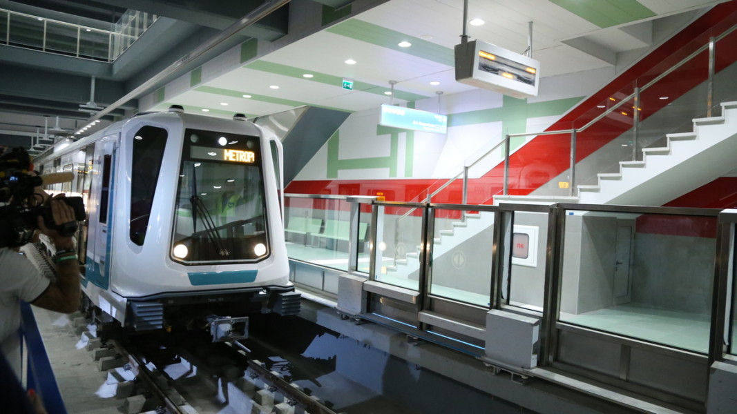 Възстановено е движението на метровлаковете в София