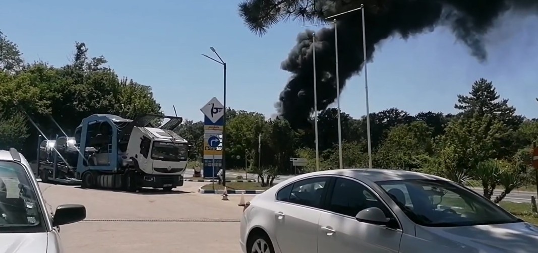 Пожар гори в района на Харамията край Варна