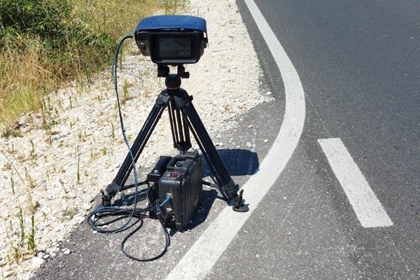Арестуваха мъж, потрошил полицейска камера в Пловдив