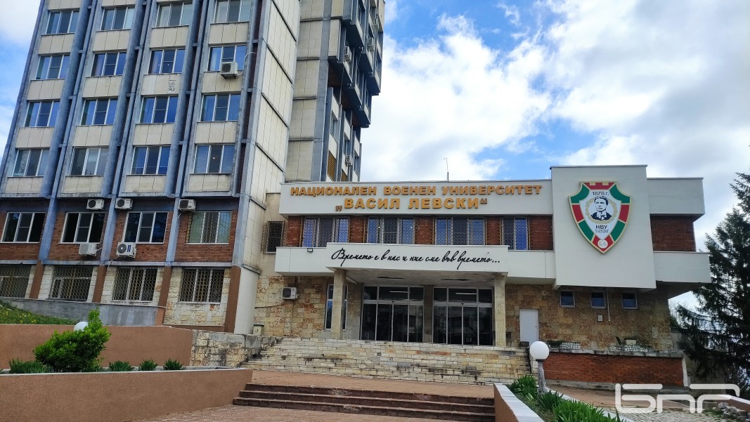 218 випускници на НВУ ще получат първите си офицерски пагони
