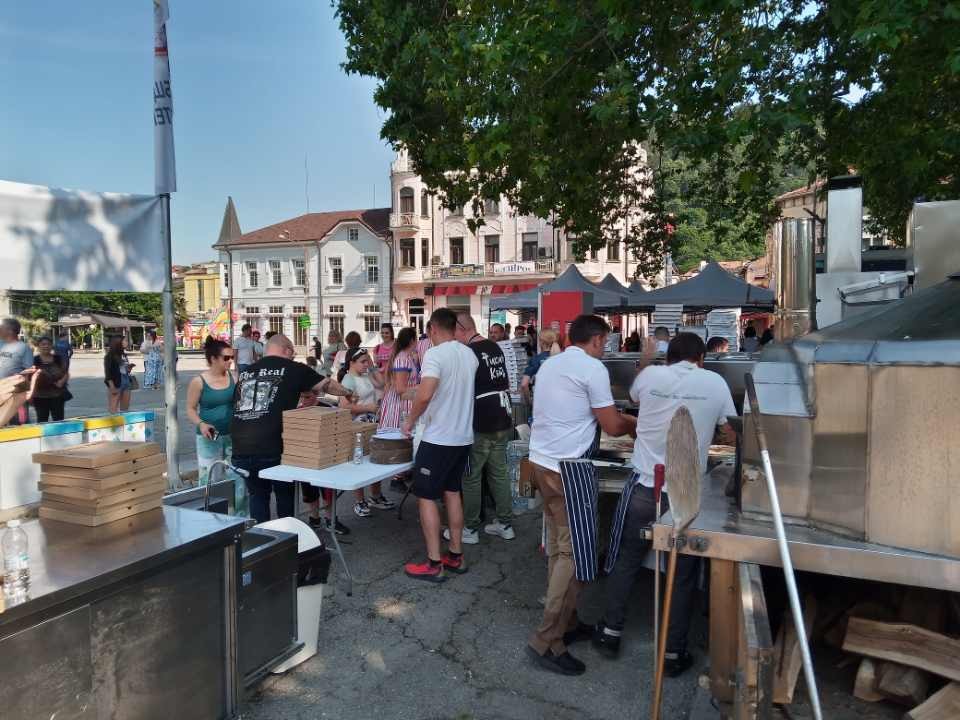 "Пица за смет" –  кюстендилци събраха над 6 тона отпадъци