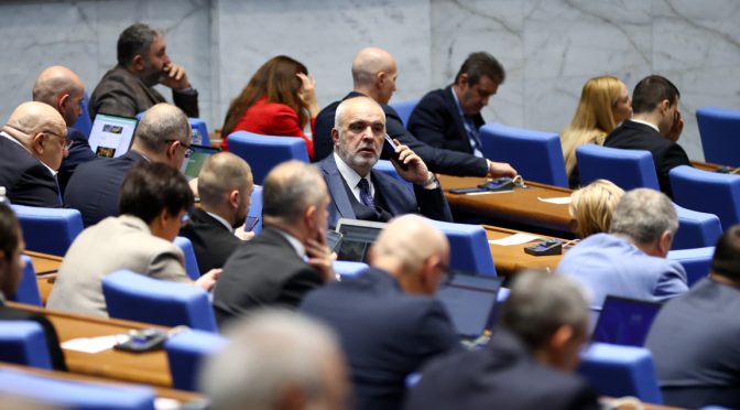 Трима министри в оставка отговарят на депутатски въпроси в НС