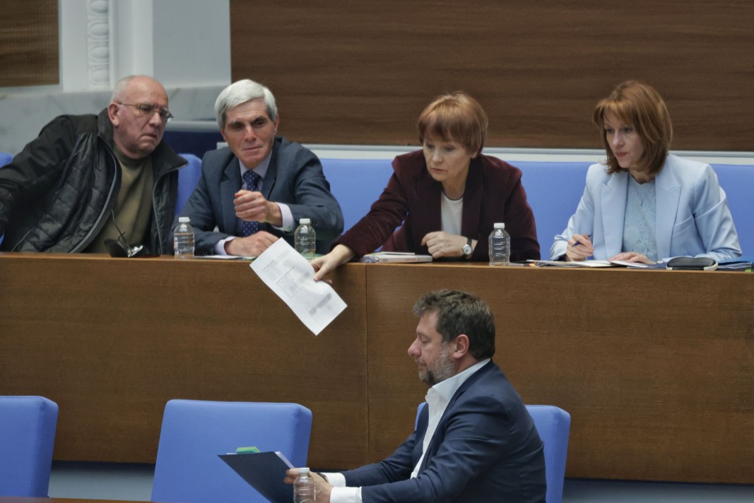 От ДПС-ДПС виждат надграждане на "модела Пеевски", МЕЧ се обявиха за нови избори