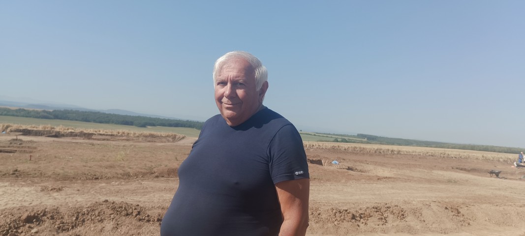 Археолози разкриха и проучиха светилище на 7000 години в Ловешко