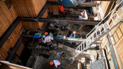 Разкриха пластове с близо 1700 години история под площада на „Нотр Дам“