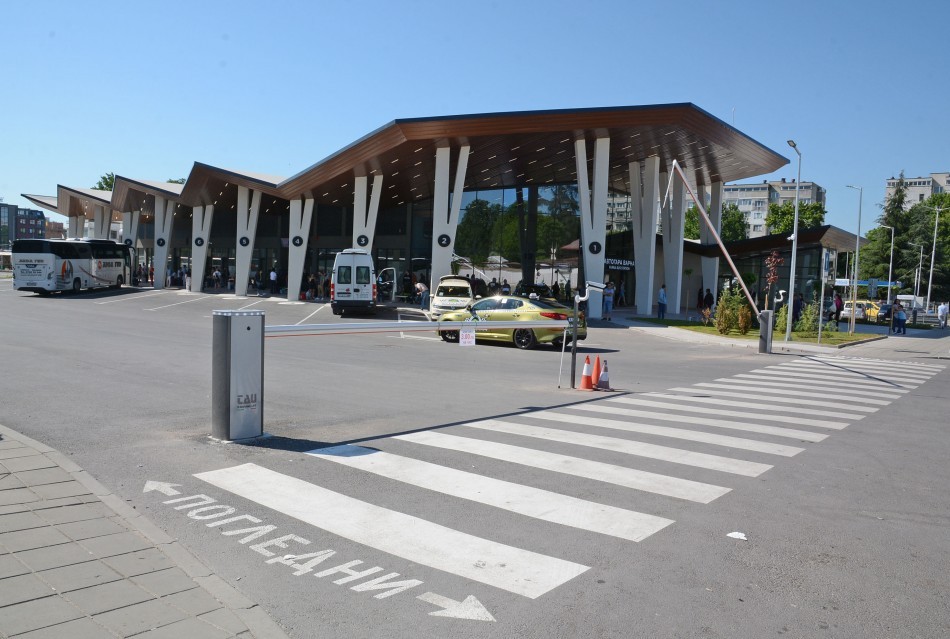 Обновената автогара във Варна от днес обслужва извънградските и международни линии