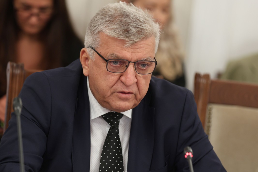 Министър Генов: Кметът Терзиев може да бъде санкциониран заради сметосъбирането