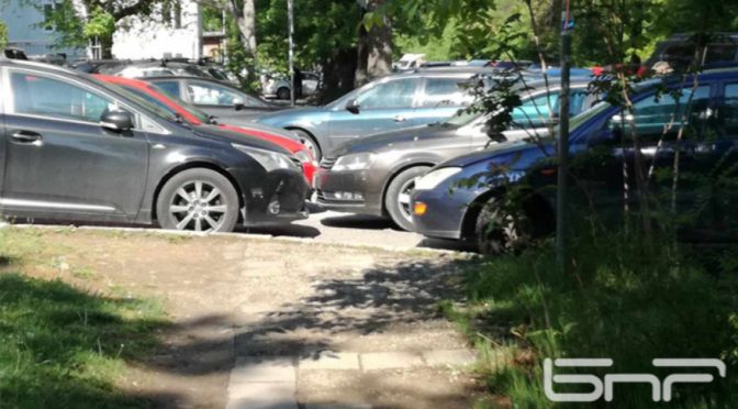 Превръщат 11 кални точки в район „Люлин“ в паркинги