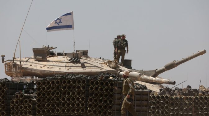 Израел продължава офанзивата си в Газа от север и юг
