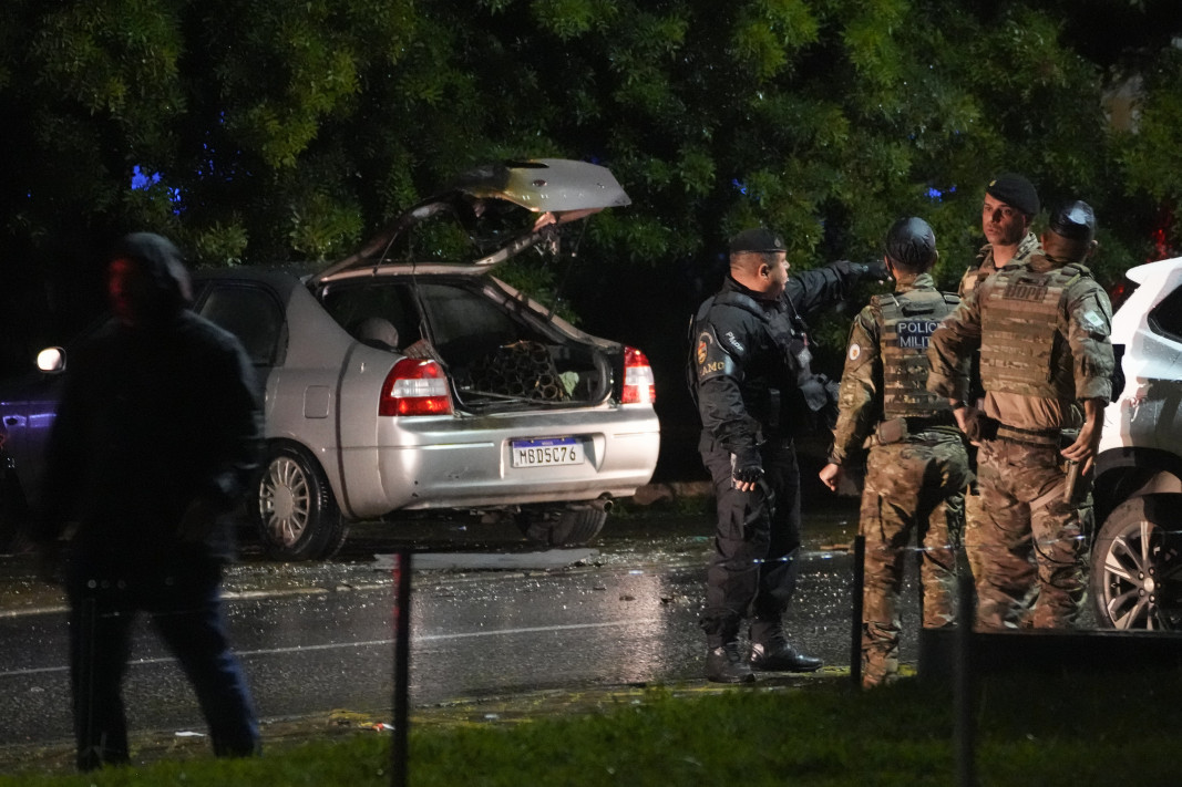 Мъж се взриви пред Върховния съд на Бразилия