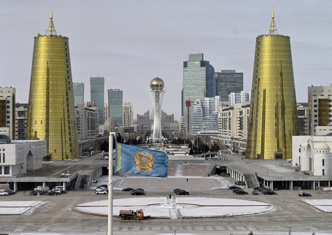Казахстан разследва поява на украински флаг по време на визита на Путин