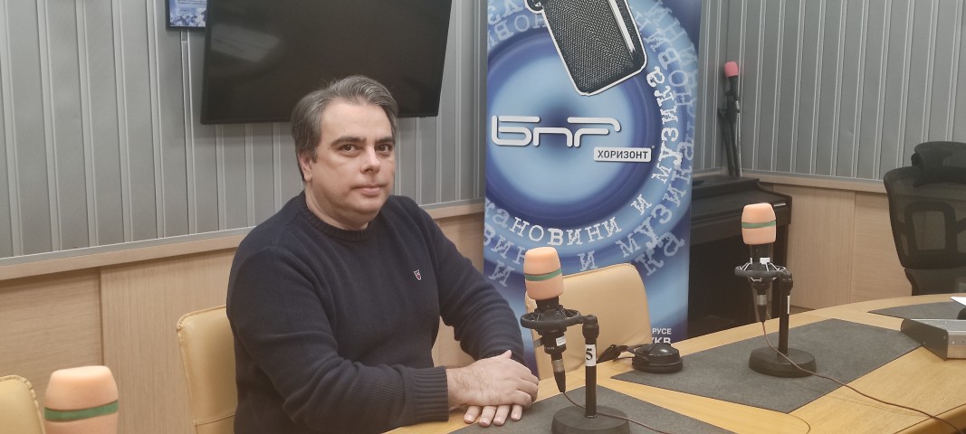 Асен Василев: Преговори с ГЕРБ само след подпис за санитарния кордон