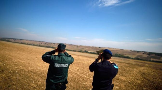 Шестима мигранти бяха задържани при опит да преминат от Турция в България
