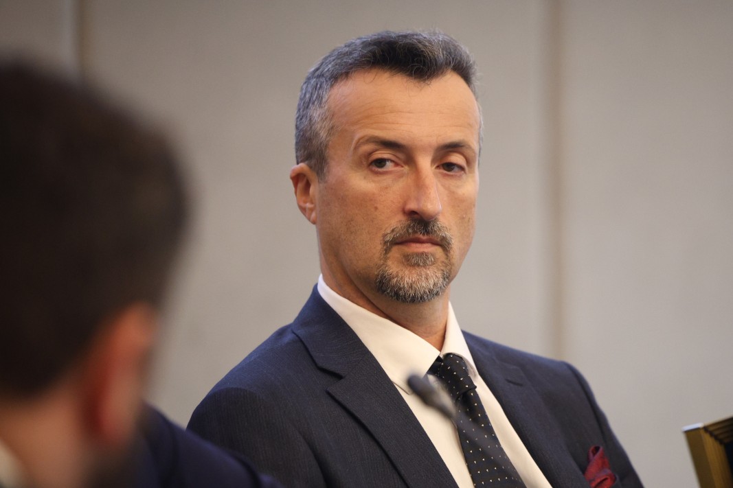 Здравната комисия изслушва единствения кандидат за управител на НЗОК