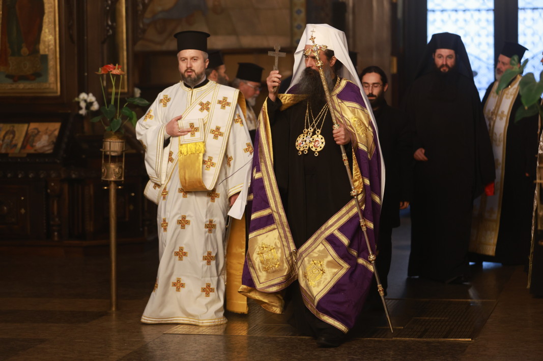 Българският патриарх Даниил се помоли за загиналите и пострадалите при пожара в РС Македония