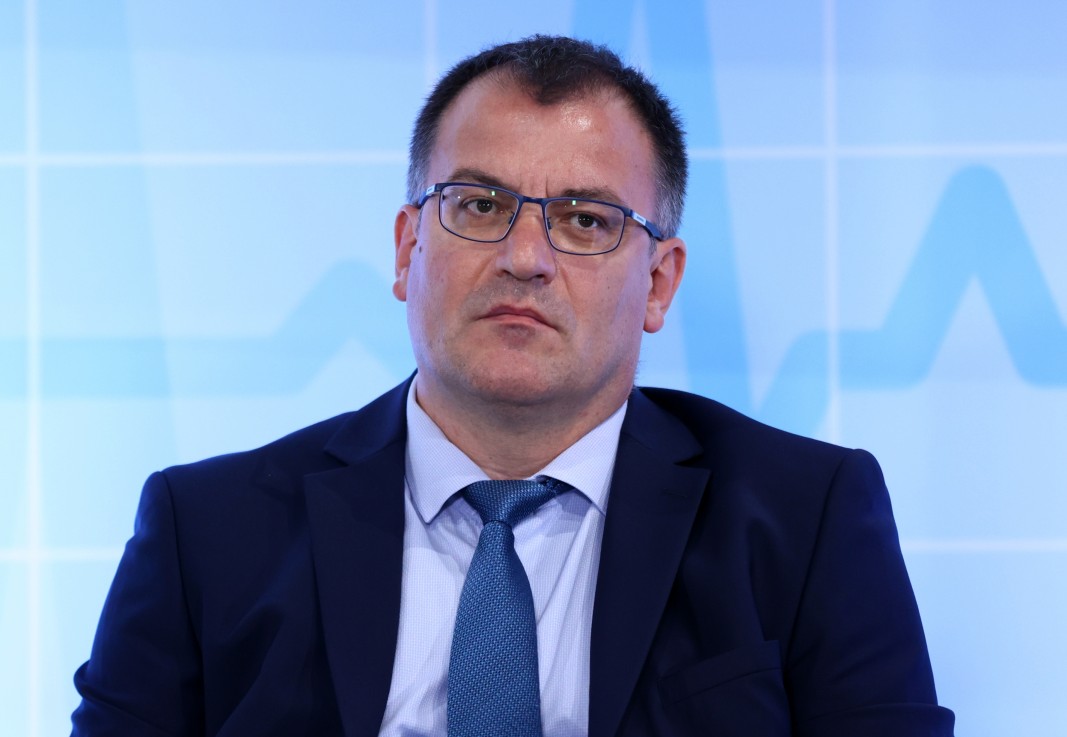 Димитър Маринов: Може все по-често да виждаме надписи на аптеките, че не работят с НЗОК