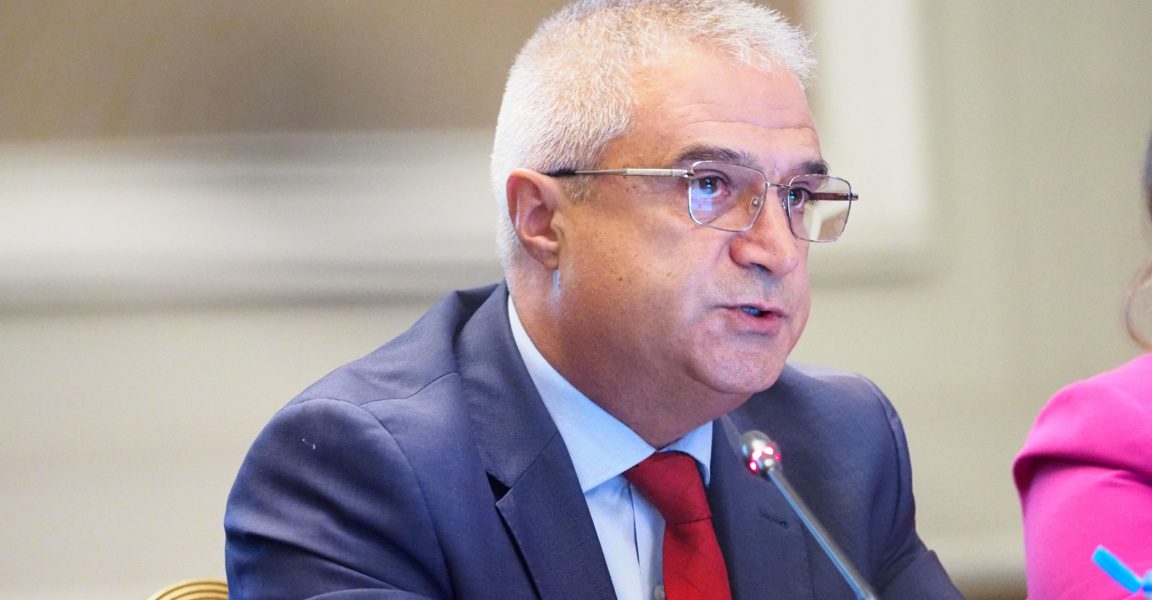 Бизнесът одобрява стъпките за редукция на администрацията