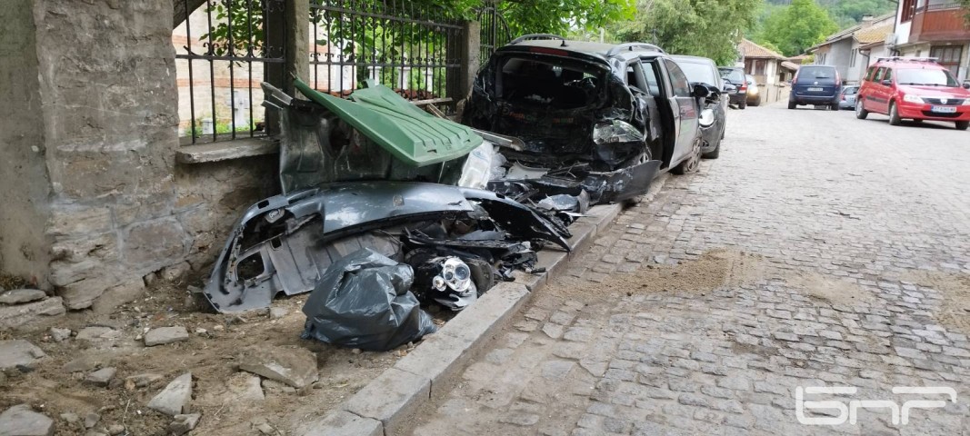Дрогиран блъсна три коли при гонка с полицията във Велико Търново