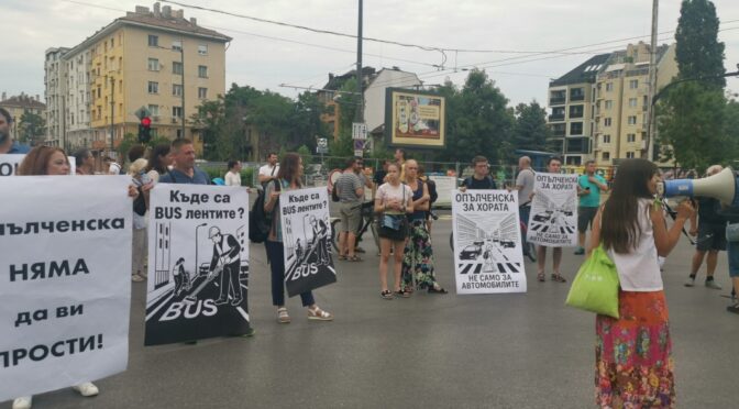 Протест на живеещите в района на ул. "Опълченска" в София
