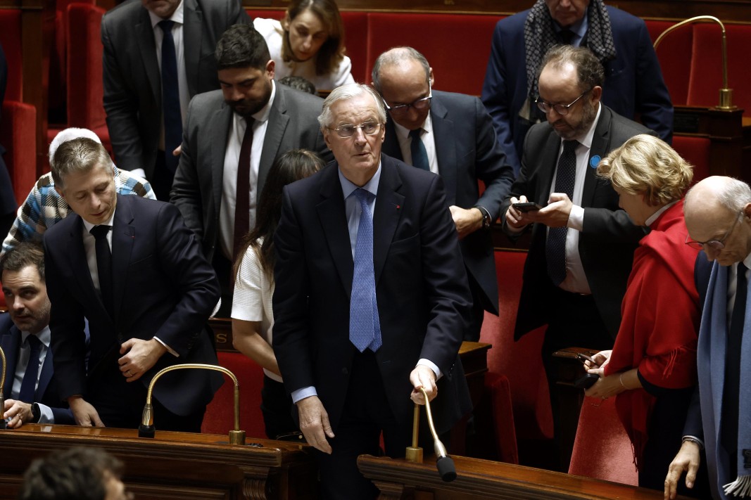 Френският парламент гласува вот на недоверие на правителството на Барние