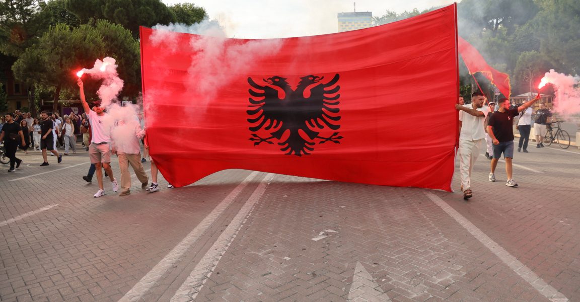 Пореден протест в Тирана срещу застрояването на защитени зони