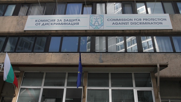 КЗД ще проверява случая със сваленото от самолет на софийското летище дете с инвалидна количка