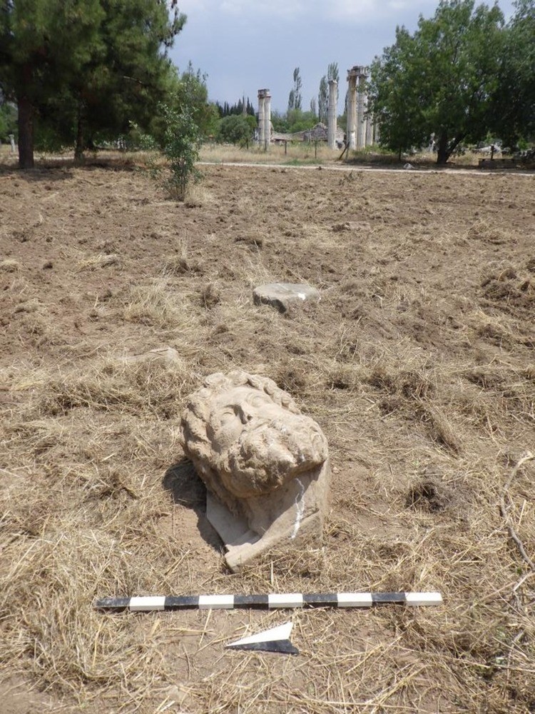 Огромна мраморна глава на Зевс откриха в Югозападна Турция