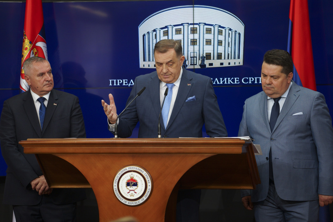 Босненската полиция е получила заповед за арест на лидерите на Република Сръбска
