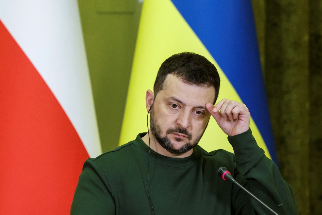 Проучване показва значителен спад в популярността на Володимир Зеленски
