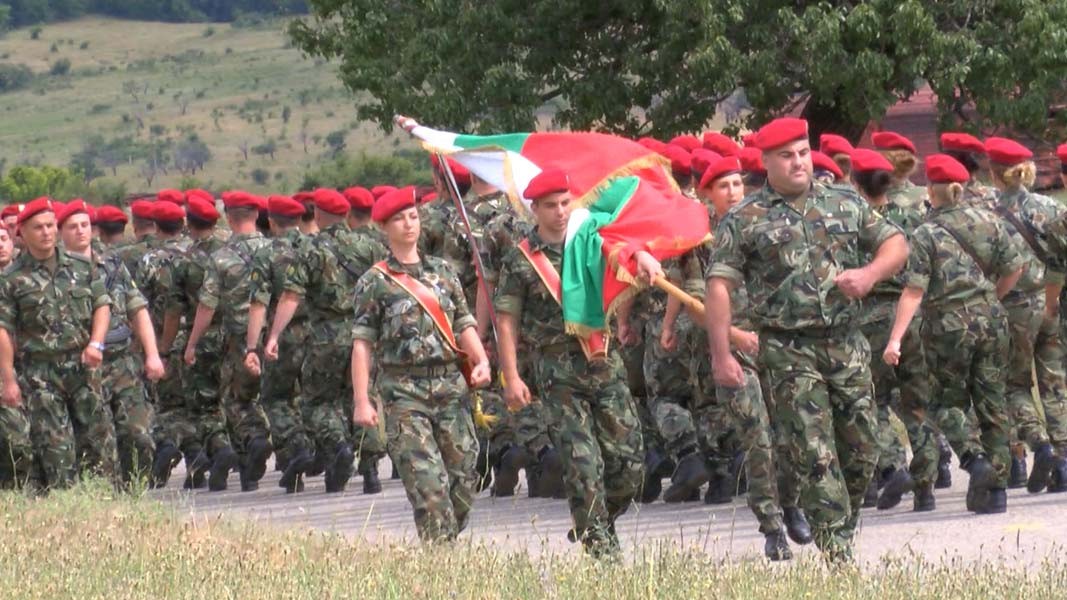 Сухопътните войски отбелязват своя празник