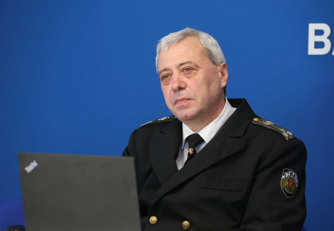 Адмирал Калинов: Разливът от Керченския пролив няма да достигне до България