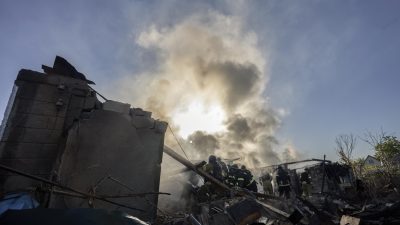 Продължава размяната на удари между Русия и Украйна