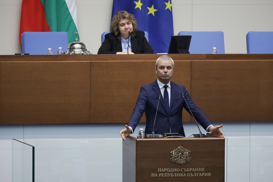 Костадинов определи като пиратски действията на шведските власти, задържали кораба "Вежен"
