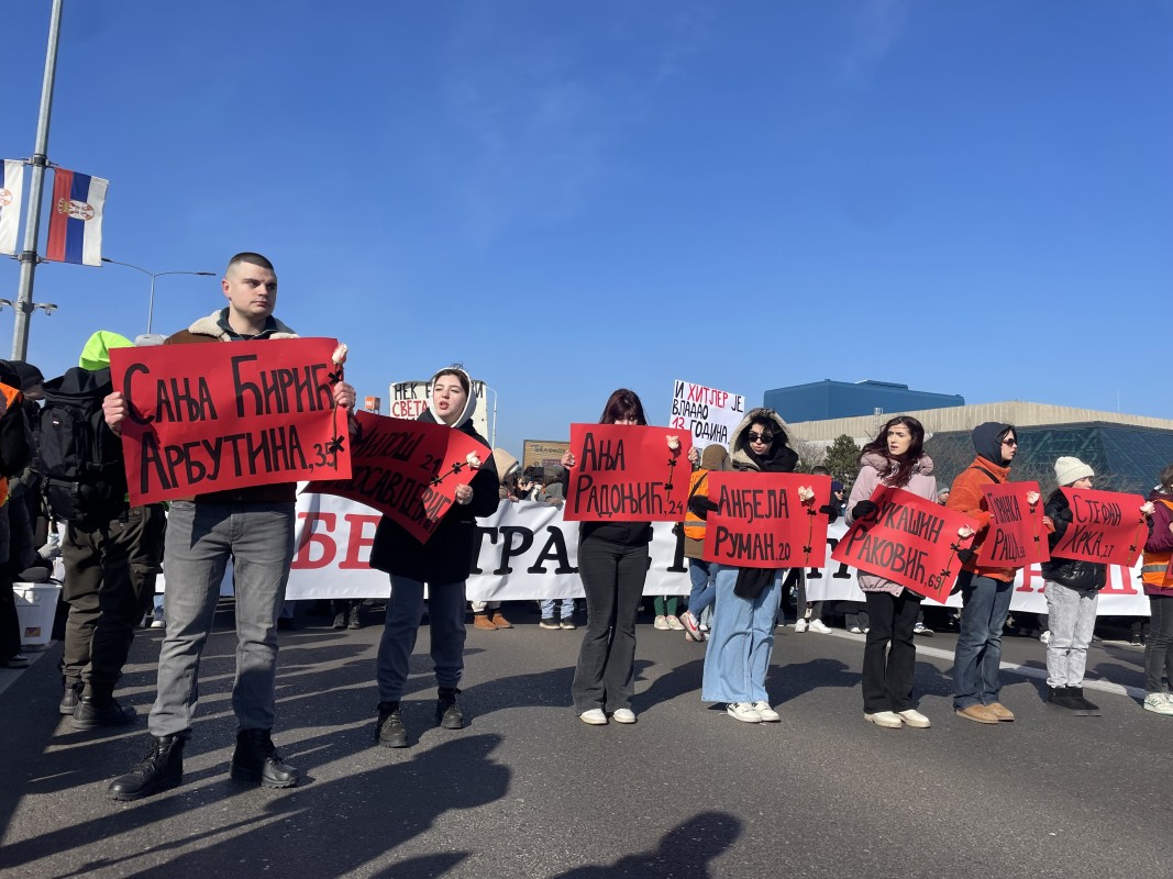 партньорска публикация
Бойко Василев с филм за протеста на две сръбски поколения